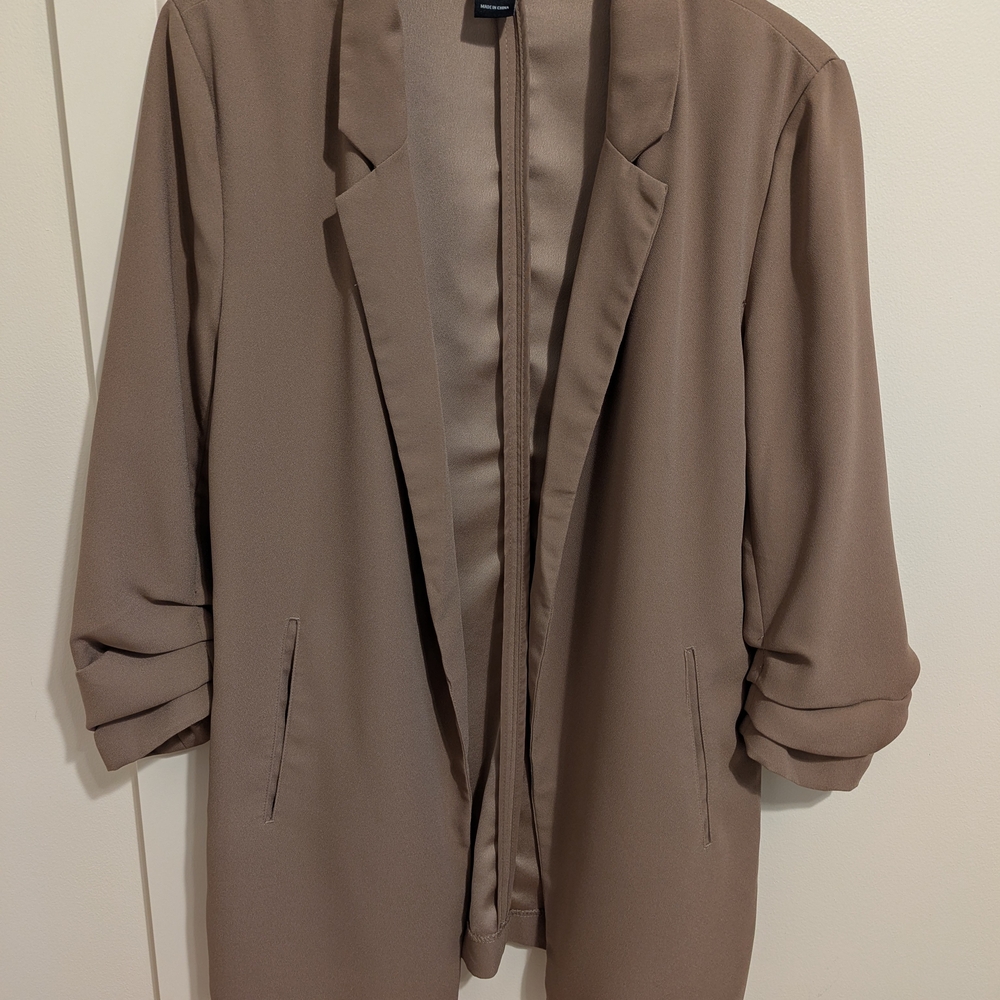 Elegant Tan Women's Blazer